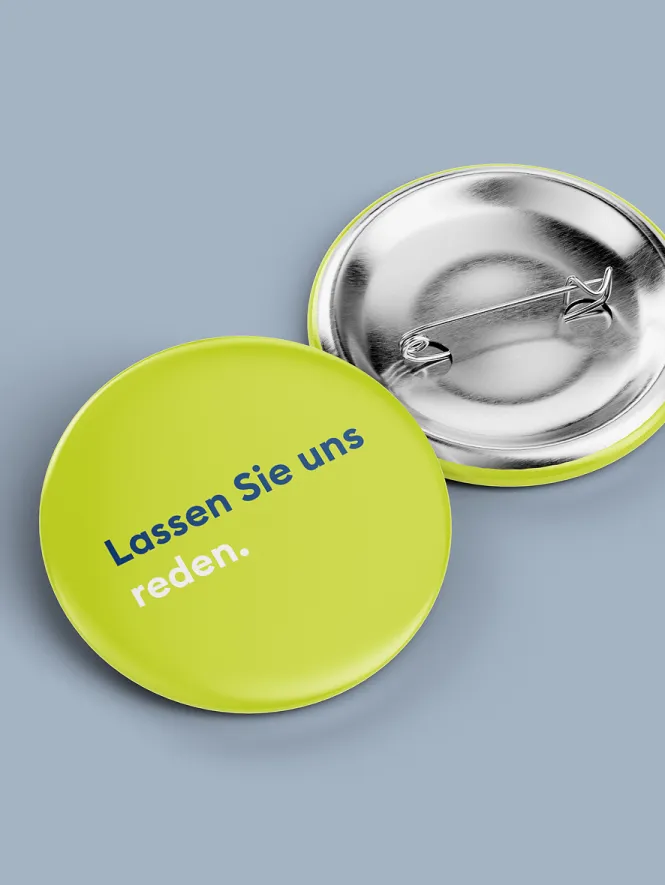 Lime green pin with PK Rück slogan